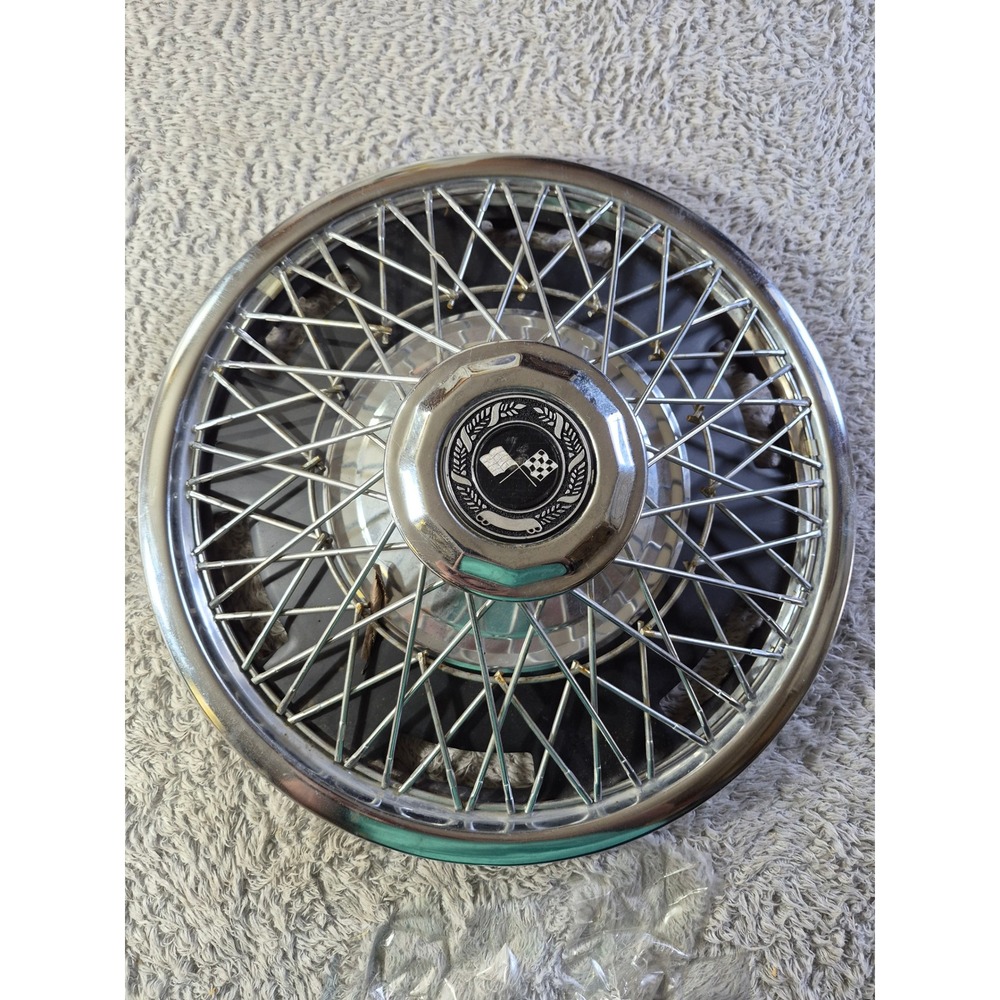 Chevrolet Corvette Style Wire Spoke Hubcap Wheel Cover Chrome Crossed Flags Vtg